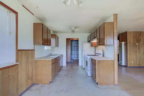 Kitchen - 45264 State Highway 299e, Mcarthur, CA 96056 photo 7 of 10