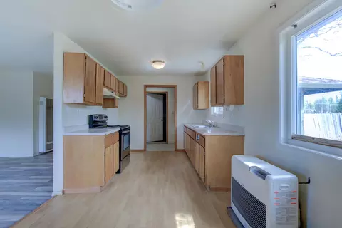 Kitchen - 45264 State Highway 299e, Mcarthur, CA 96056 photo 10 of 10
