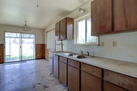 Kitchen - 45264 State Highway 299e, Mcarthur, CA 96056 photo 6 of 10
