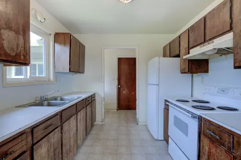 Kitchen - 45264 State Highway 299e, Mcarthur, CA 96056 photo 2 of 10