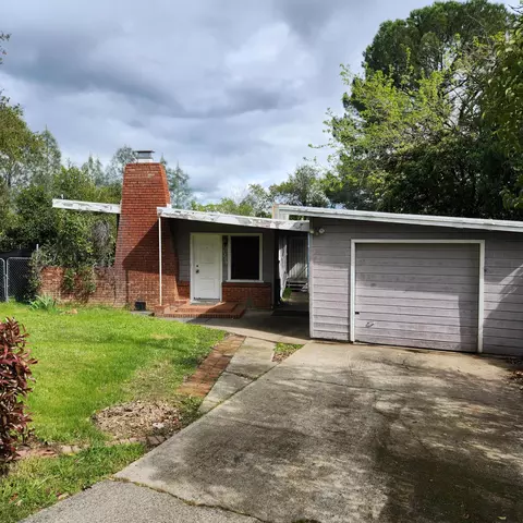 3205 Sunset Dr, Redding, CA 96001