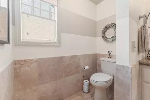 Bath - 3140 Riesling Path, Redding, CA 96001 photo 3 of 7