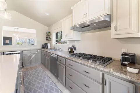 Kitchen - 3140 Riesling Path, Redding, CA 96001 photo 3 of 6
