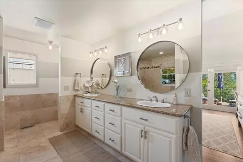 Bath - 3140 Riesling Path, Redding, CA 96001 photo 2 of 7