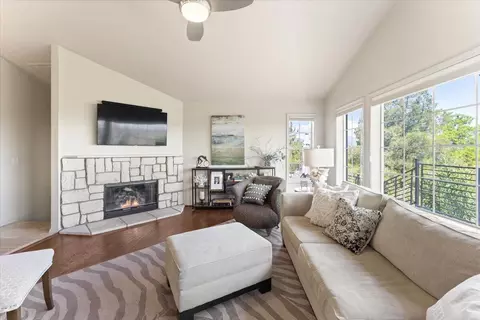 Living - 3140 Riesling Path, Redding, CA 96001 photo 2 of 5