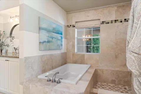 Bath - 3140 Riesling Path, Redding, CA 96001 photo 4 of 7