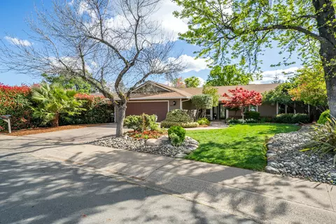 3519 Wasatch Dr, Redding, CA 96001 photo 2