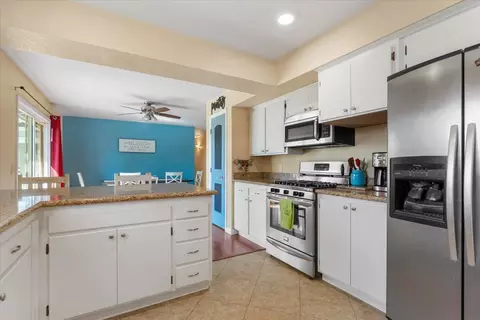 Kitchen - 14425 Mesa Ct, Red Bluff, CA 96080 photo 3 of 3