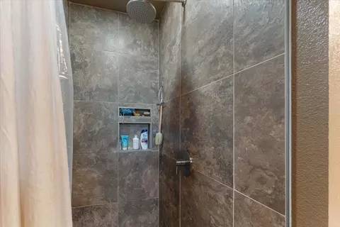 Bath - 14425 Mesa Ct, Red Bluff, CA 96080 photo 4 of 4