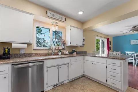 Kitchen - 14425 Mesa Ct, Red Bluff, CA 96080 photo 2 of 3