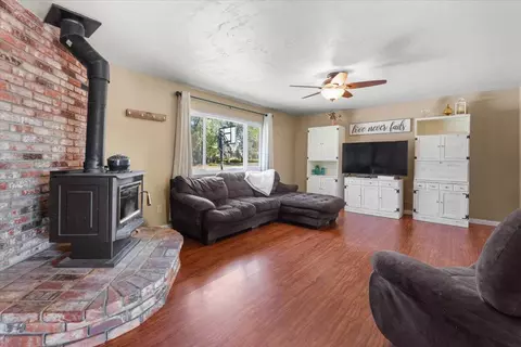 Living - 14425 Mesa Ct, Red Bluff, CA 96080 photo 1 of 2