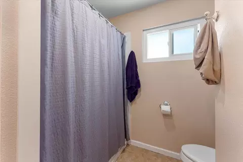 Bath - 14425 Mesa Ct, Red Bluff, CA 96080 photo 2 of 4
