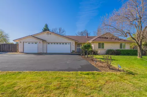 17915 Arlington Ct, Anderson, CA 96007
