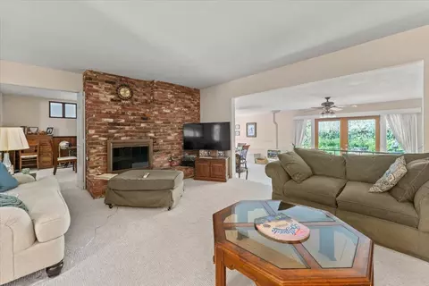 Living - 3708 Traverse St, Redding, CA 96002 photo 2 of 3