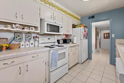 Kitchen - 3708 Traverse St, Redding, CA 96002 photo 1 of 2