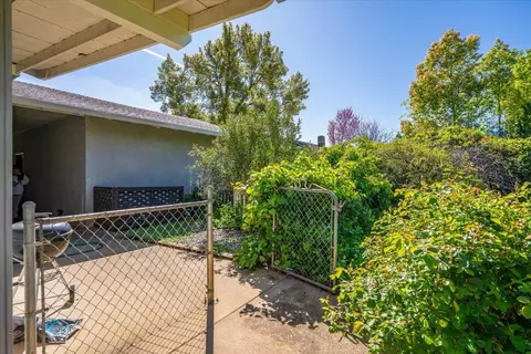 Exterior - 3708 Traverse St, Redding, CA 96002 photo 4 of 17
