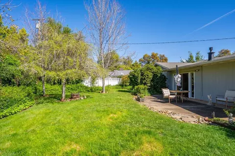 Exterior - 3708 Traverse St, Redding, CA 96002 photo 7 of 17
