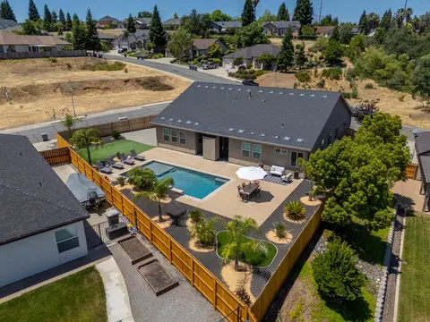 819 Bellagio Ter, Redding, CA 96003 photo 2