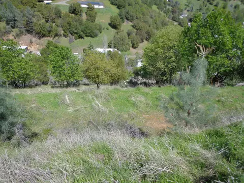 22076 Loop Dr, Redding, CA 96003 photo 5