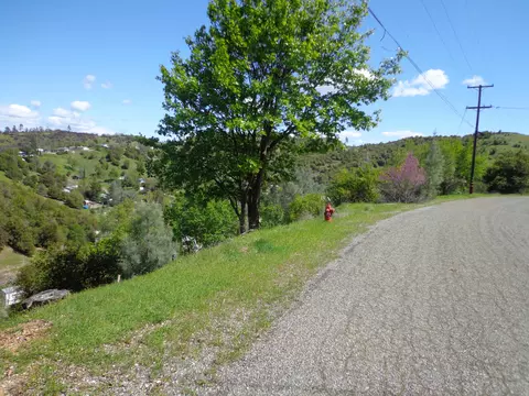 22076 Loop Dr, Redding, CA 96003 photo 3