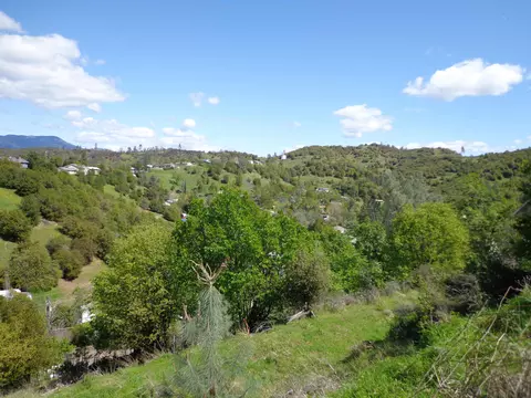 22076 Loop Dr, Redding, CA 96003 photo 6