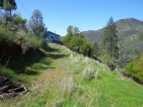 22076 Loop Dr, Redding, CA 96003 photo 11