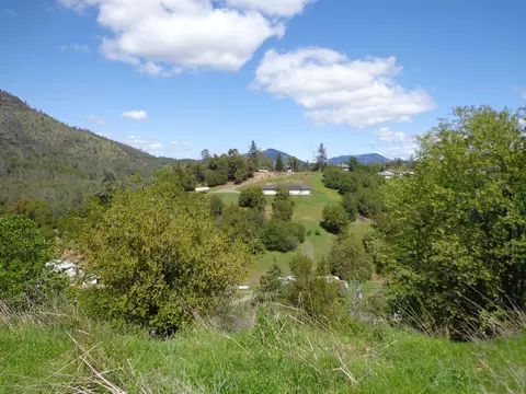 22076 Loop Dr, Redding, CA 96003 photo 9