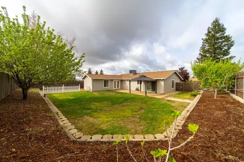 1808 Whistling Dr, Redding, CA 96003 photo 2