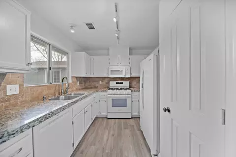1808 Whistling Dr, Redding, CA 96003 photo 7