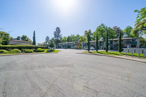 545 Wilshire Dr, Redding, CA 96002