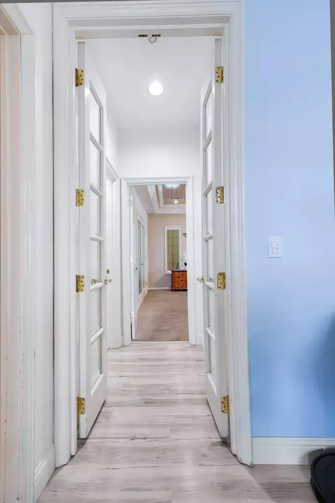 Entry Way - 1607 St Andrews Dr, Redding, CA 96003 photo 4 of 7