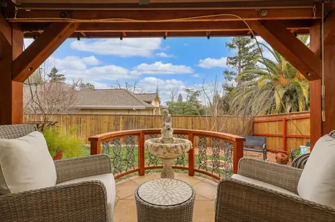 Exterior - 1607 St Andrews Dr, Redding, CA 96003 photo 7 of 17