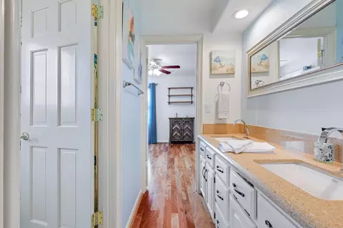 Bath - 1607 St Andrews Dr, Redding, CA 96003 photo 5 of 5