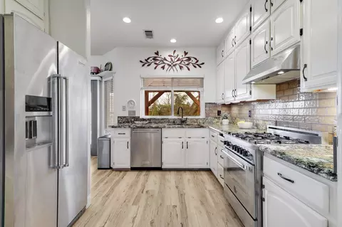 Kitchen - 1607 St Andrews Dr, Redding, CA 96003 photo 3 of 3