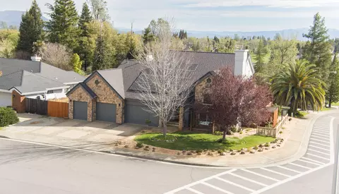 1607 St Andrews Dr, Redding, CA 96003