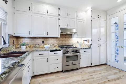 Kitchen - 1607 St Andrews Dr, Redding, CA 96003 photo 2 of 3