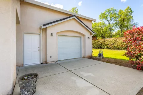 Exterior - 11780 Talofa Dr, Redding, CA 96003 photo 5 of 9