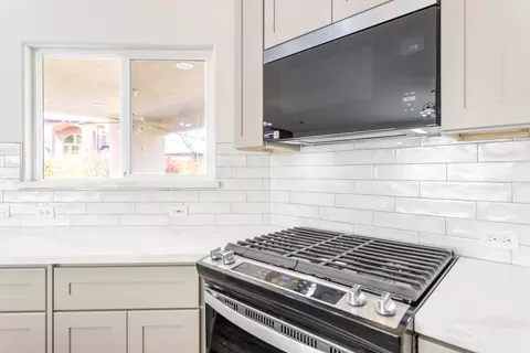 Kitchen - 11780 Talofa Dr, Redding, CA 96003 photo 5 of 6