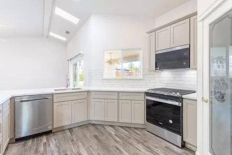 Kitchen - 11780 Talofa Dr, Redding, CA 96003 photo 2 of 6