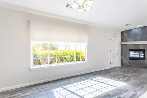 Living - 11780 Talofa Dr, Redding, CA 96003 photo 5 of 7
