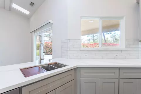 Kitchen - 11780 Talofa Dr, Redding, CA 96003 photo 4 of 6