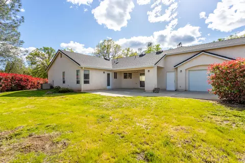 Exterior - 11780 Talofa Dr, Redding, CA 96003 photo 7 of 9