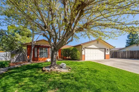 1642 Strauss Ln, Redding, CA 96003