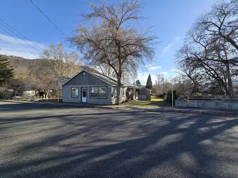123 Raymond St, Yreka, CA 96097 photo 3