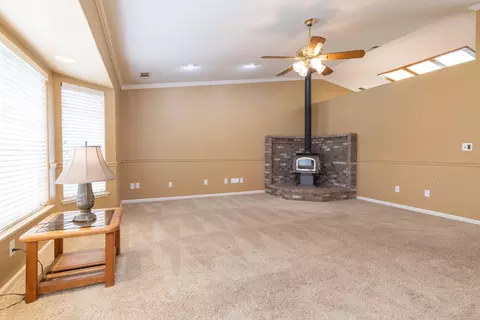 6657 Hemlock St, Redding, CA 96001 photo 11