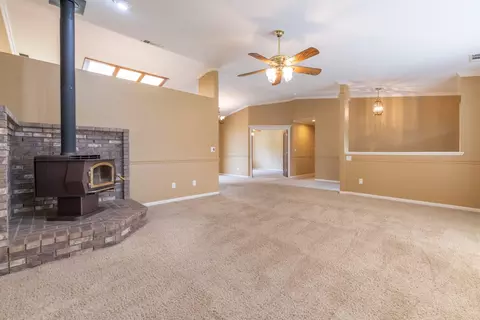 6657 Hemlock St, Redding, CA 96001 photo 10