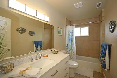 Bath - 2900 Lanning Ave, Redding, CA 96001 photo 1 of 2
