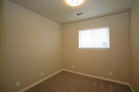 Bedroom - 2900 Lanning Ave, Redding, CA 96001 photo 2 of 3