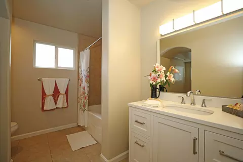 Bath - 2900 Lanning Ave, Redding, CA 96001 photo 2 of 2