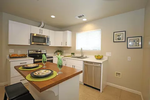 Kitchen - 2900 Lanning Ave, Redding, CA 96001 photo 2 of 3